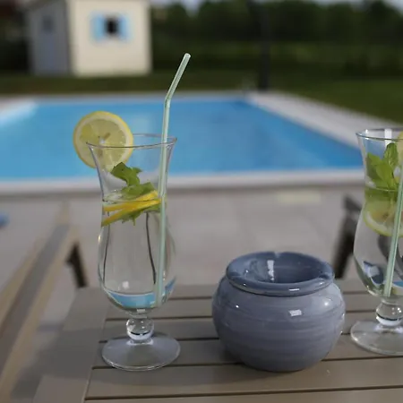 Rusti La Graziosa With Outdoor Pool In Buje Kaštel