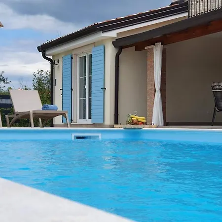 Rusti La Graziosa With Outdoor Pool In Buje Villa Kastel