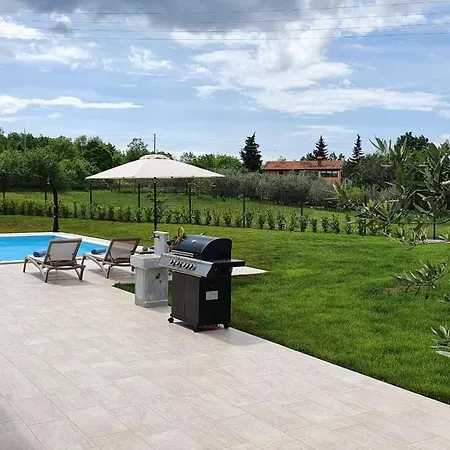Rusti La Graziosa With Outdoor Pool In Buje Villa Kaštel