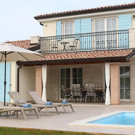 Rusti La Graziosa With Outdoor Pool In Buje Villa Kaštel