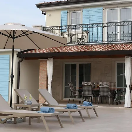 Rusti La Graziosa With Outdoor Pool In Buje Kaštel